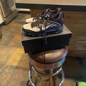 Kd 15 refuge size 11 men’s runs a little small fits more like a 10.5 to 10